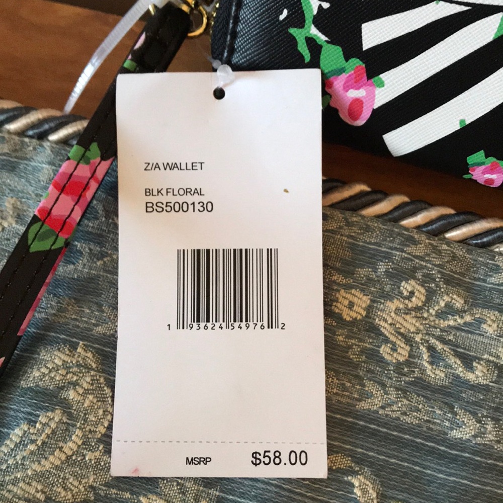 BETSEY JOHNSON WALLET/WRISTLET RETAIL 58.00 NWT - Picture 2 of 8